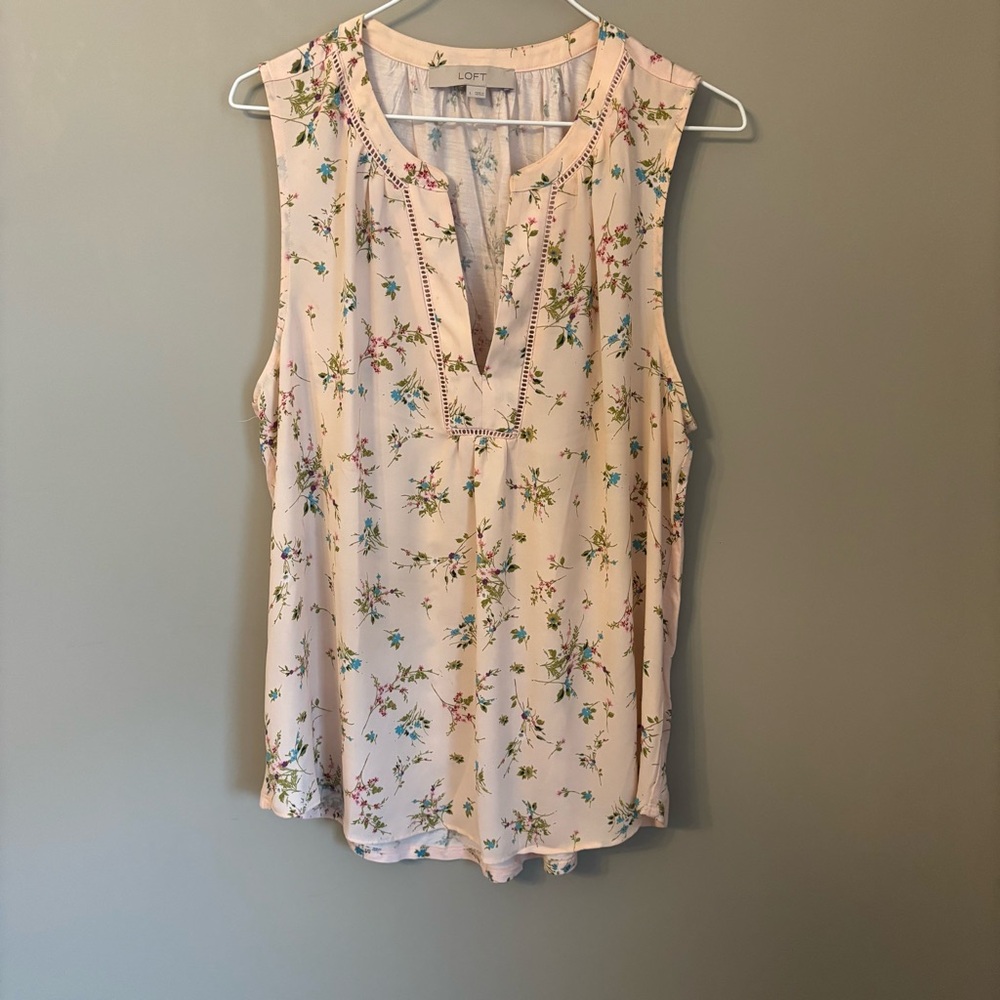 LOFT Blush Pink Floral Sleeveless Blouse Size L Lace Trim Split Neck Top